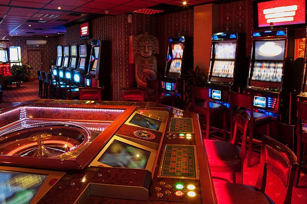 tomorototo app showing live casino tables with professional dealers